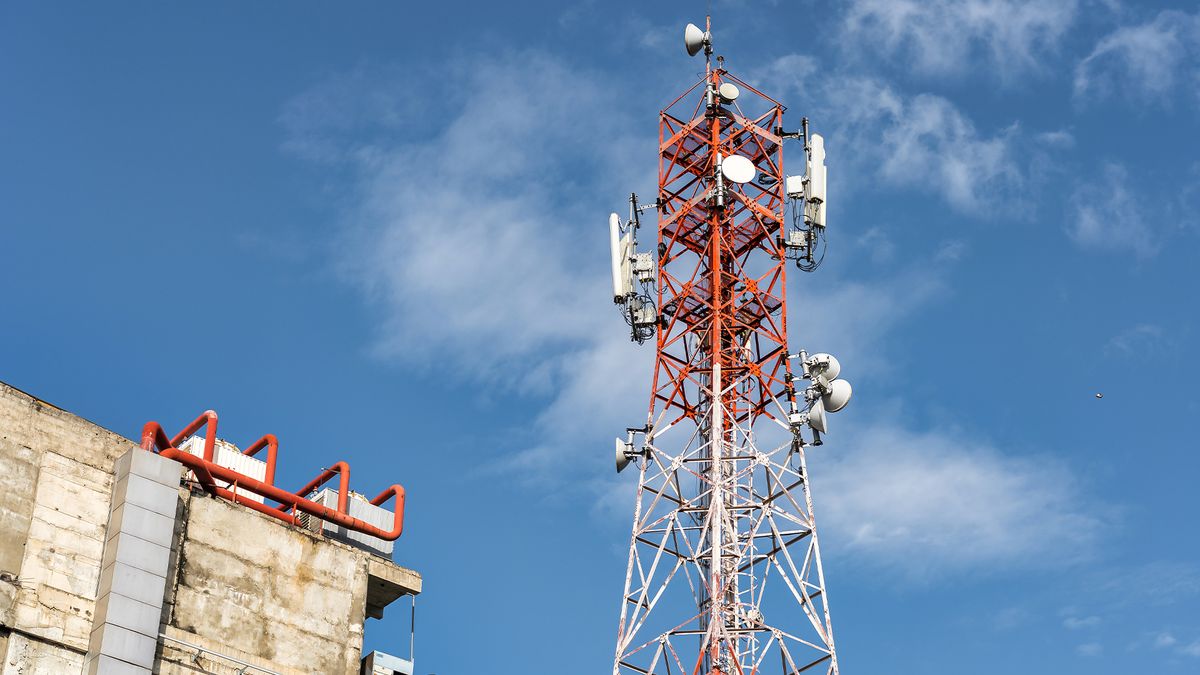 Picture of a 3G, 4G and 5G cellular network communications tower ahead of the UK&#039;s 3G switch-off. 