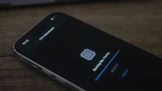 An iPhone 14 running through a GeekBench 5 CPU test