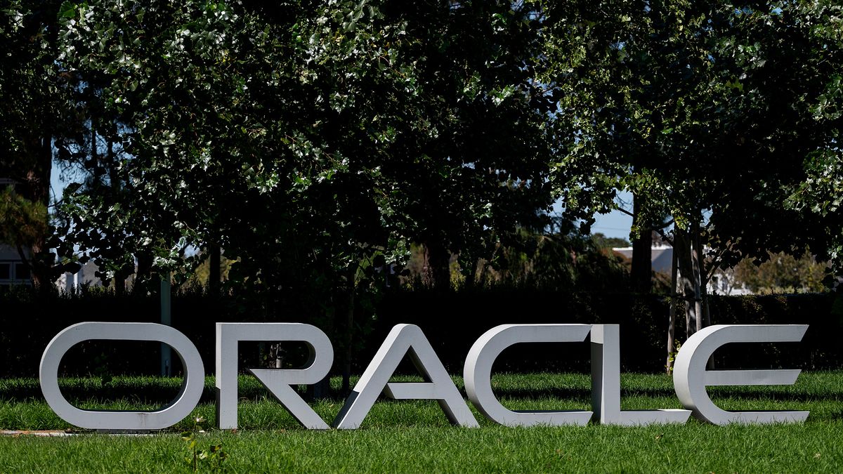 Oracle sign pictured outside the cloud computing company&#039;s Redwood City offices in California, USA.