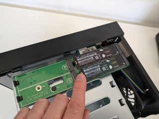 Inside the Asustor Nimbustor 4