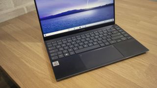 Asus ZenBook 14 UX425J keyboard