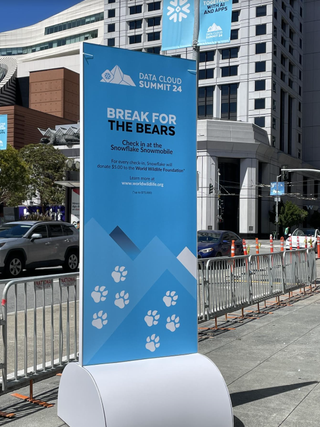 Sign at Snowflake Data Cloud Summit 2024